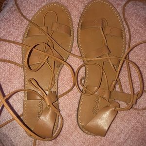 Strapped tAn sandels